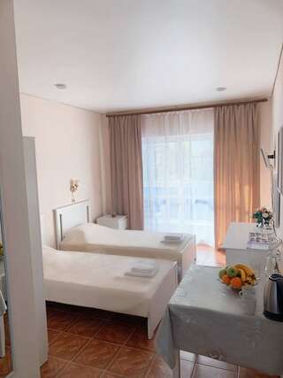 Гостиница Нараяна Лоо Улучшенный двухместный номер с 2 отдельными кроватями-4
